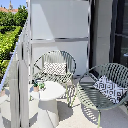 Waterfront Apartment *
